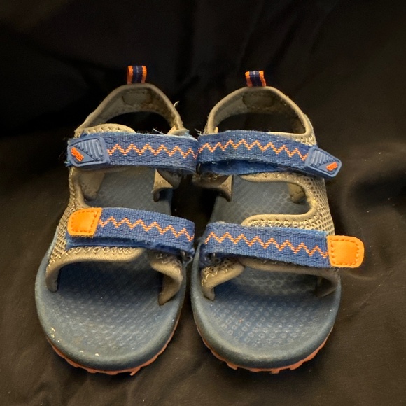 Oshkosh Boys Sandals, size 9 - Picture 1 of 2